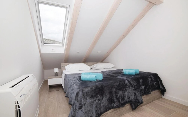 Amazing Apartment in Trogir With 3 Bedrooms and Wifi