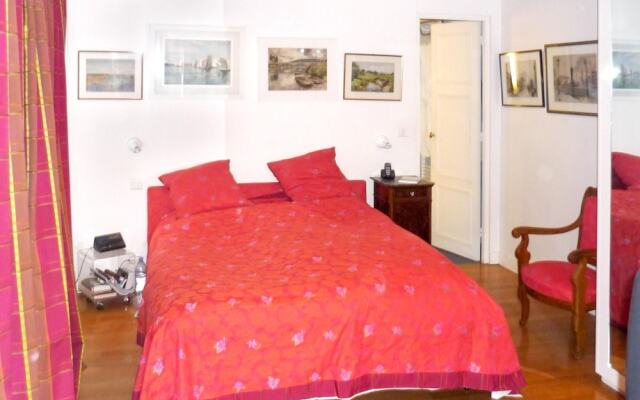 Апартаменты Apartment With 3 Bedrooms in Paris, With Wonderful City View and Wifi Париж комната для гостей