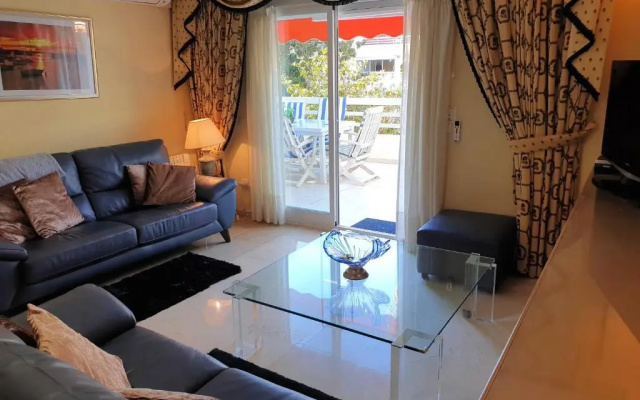 Spacious 3 Bedroom 2nd Line Beach Apartment Marbella Center