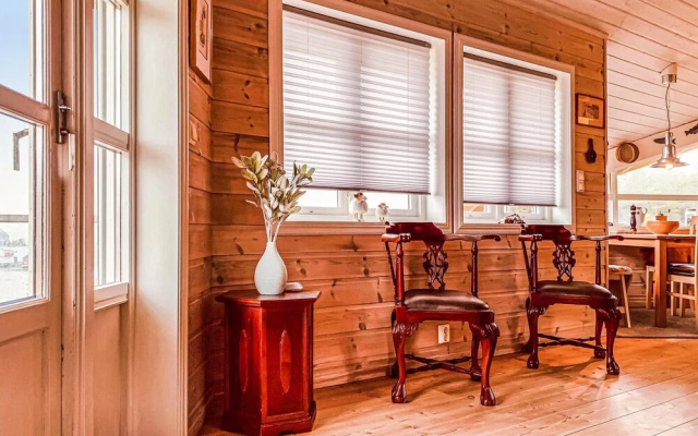 Stunning Home in Bekkjarvik With 3 Bedrooms and Wifi