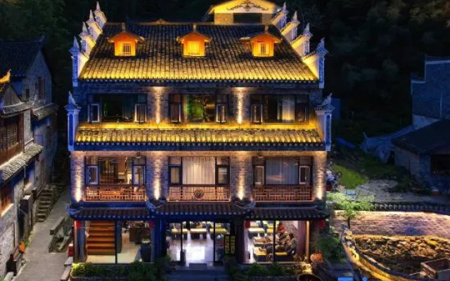 Shuixiu Hotel (Mist Bridge, Phoenix Ancient Town Scenic Area)