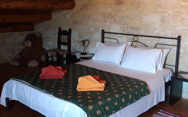 Spacious Villa in Margarites With Private Garden
