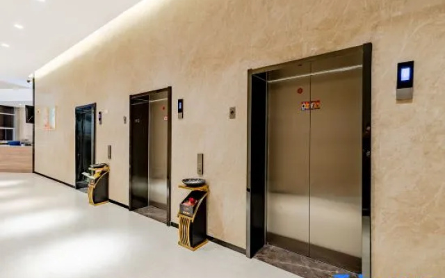 Xuancheng Fenglai Hotel (Wanling Lake Scenic Area Wanda Plaza)