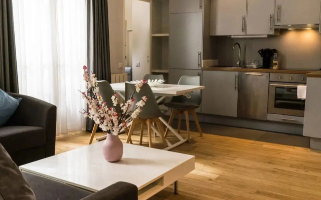 Opera Grey I Trendy 2 Bed Apt in Paris