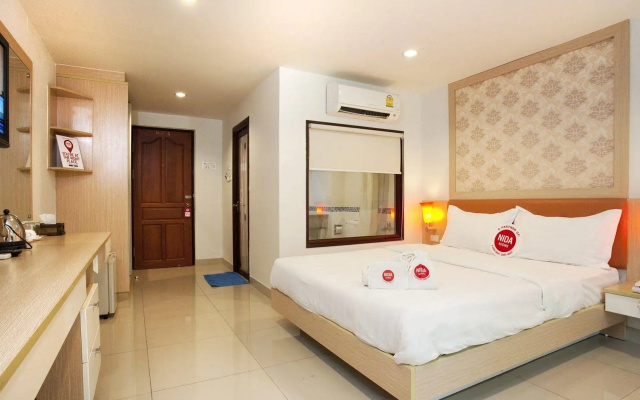 L-Seven Hotel