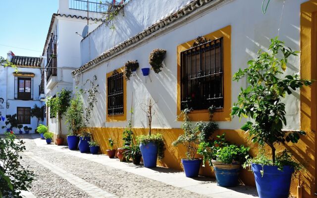 Отель Alojamiento DePatios вид на фасад