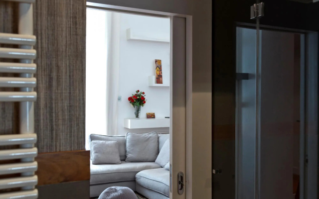 Elegant Apartment at Chiaia by Wonderful Italy