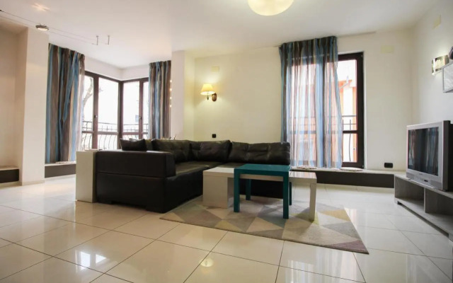 Trendy & Deluxe Apartment