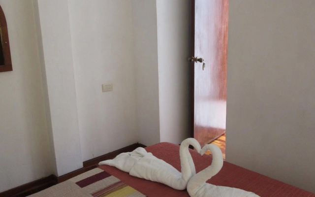 Las Palmeras Inn