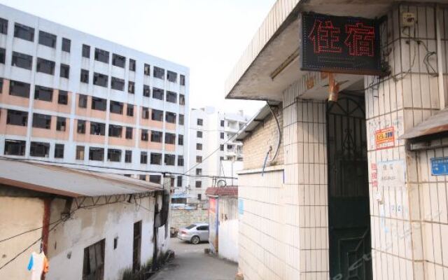 Dongfang Hostel вид на фасад