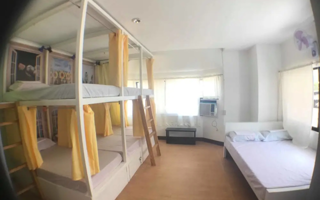 HIS Capsule Hostel