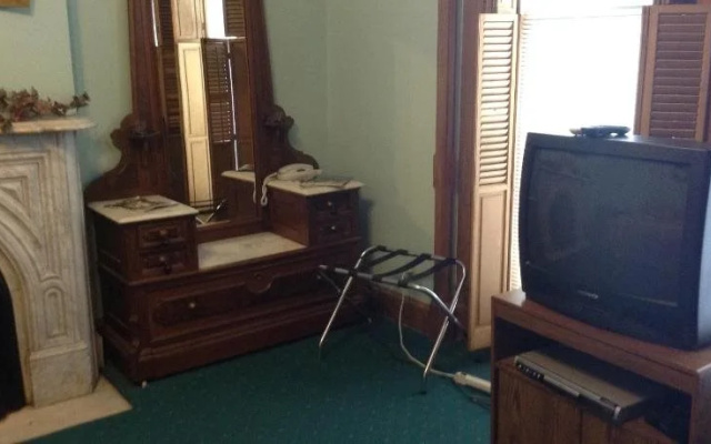 Inn Port Lodging