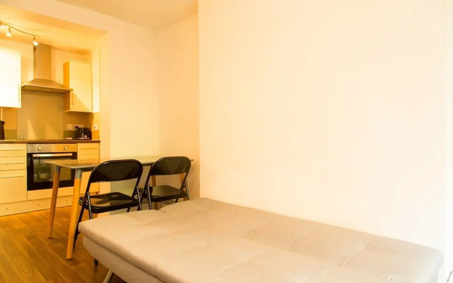 Peaceful Contemporary Kemptown 1 BD Near the Beach