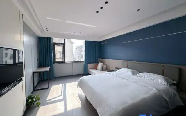 Violet Hotel
