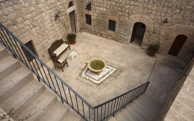 Kasr-i Nehroz Hotel