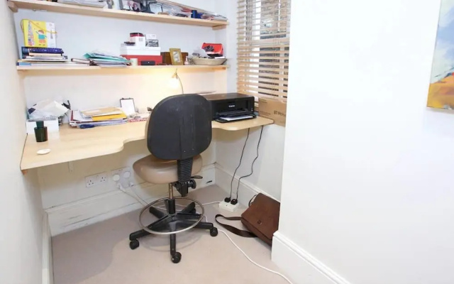 Modern 2-bed Flat in Clapham With Large Garden