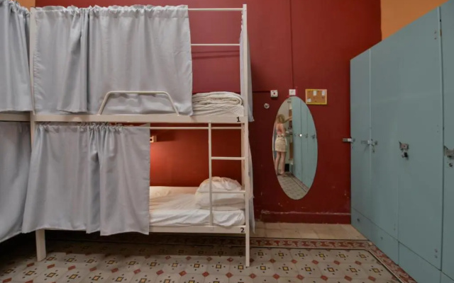 Caravan Hostel Tel Aviv By Roger Age 18-45