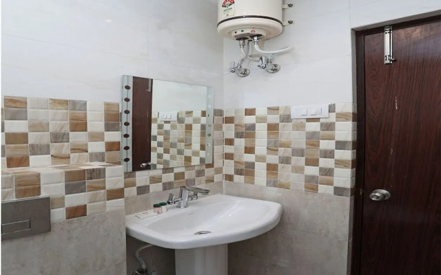 OYO 11666 Hotel Prakash Inn