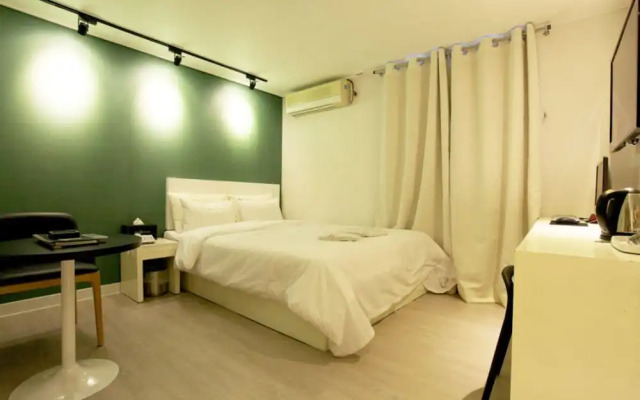 Reem Hotel