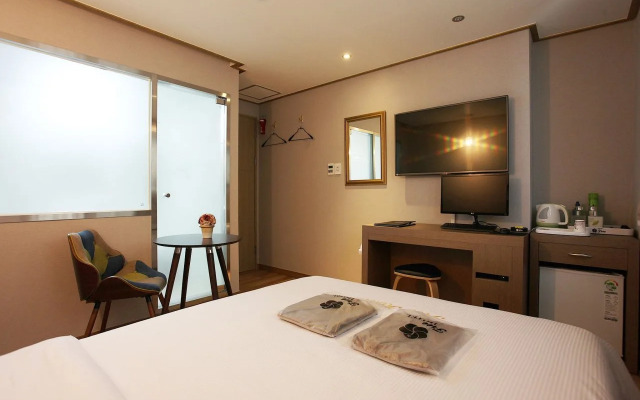 Free Hotel