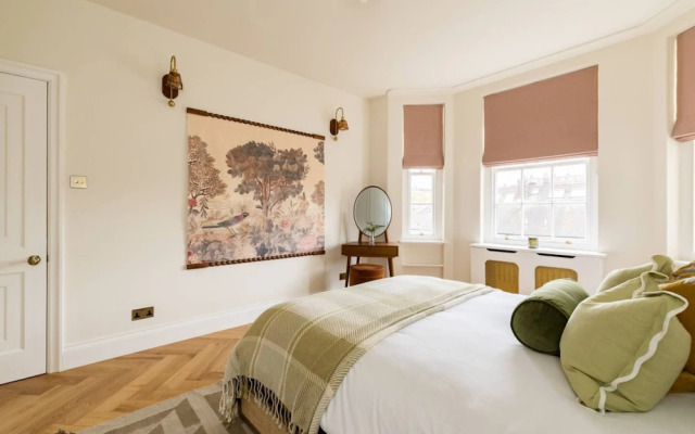 The Queensway 1 Bedroom Apartment