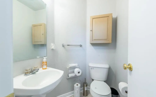 Spacious 4 bedroom 3.5 bathroom residential property
