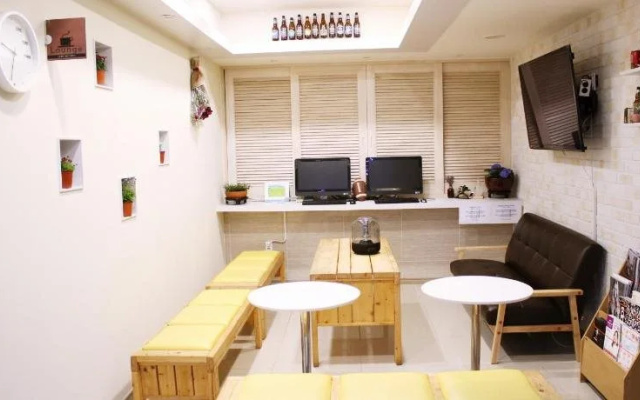 Maya Guesthouse - Hostel