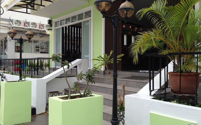 Отель Home 8 Hotel Таиланд, Патонг - отзывы, цены и фото номеров - забронировать отель Home 8 Hotel онлайн балкон