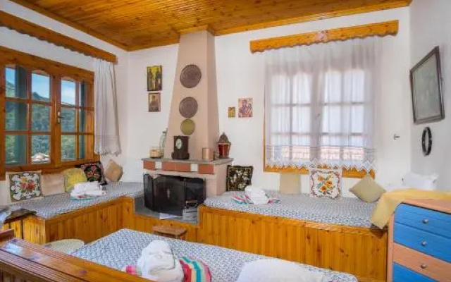 Polina House Maries