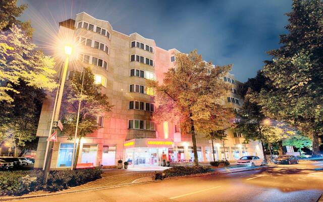 Leonardo Hotel Düsseldorf City Center вид на фасад