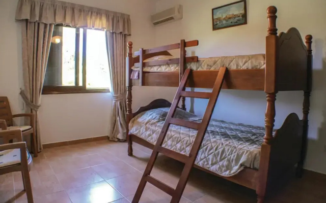 Beautiful Home in Maroni Lamaka With Wifi and 4 Bedrooms