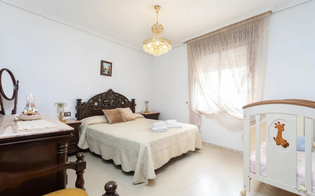 HomeLike Spacious Classic Design