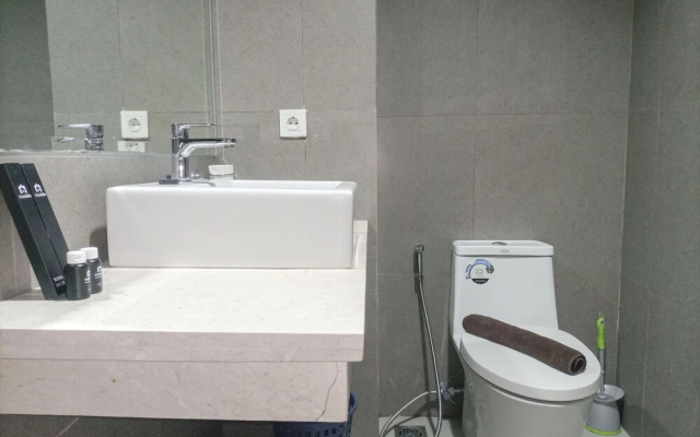 Elegant And Comfortable Studio Patraland Amarta Apartment