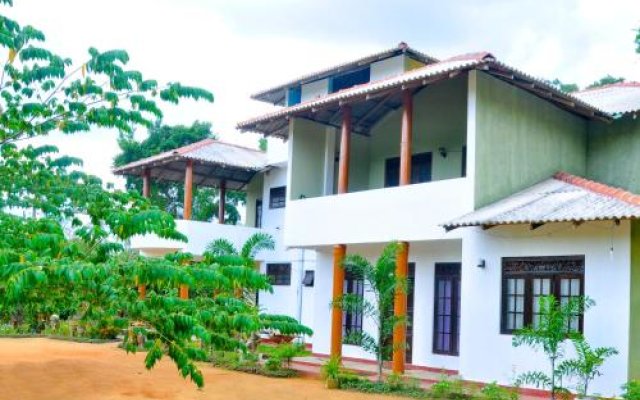 Отель Ariyapperuma Guest House Шри-Ланка, Анурадхапура - отзывы, цены и фото номеров - забронировать отель Ariyapperuma Guest House онлайн вид на фасад