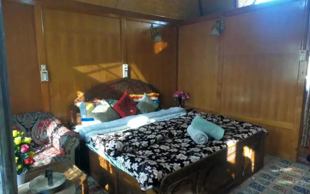 Goona palace houseboats