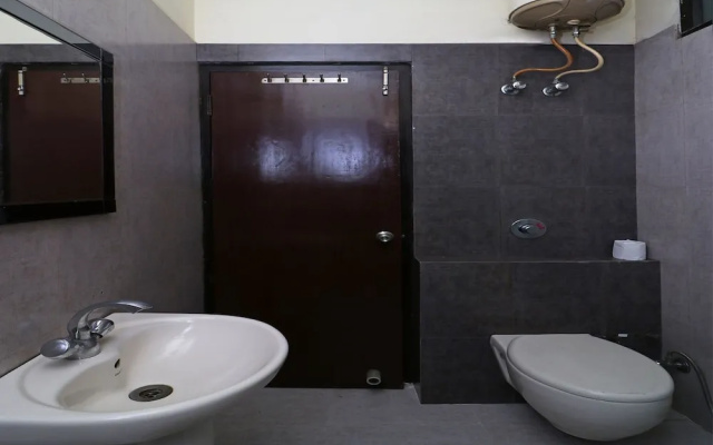 OYO 389 Hotel Applee Inn