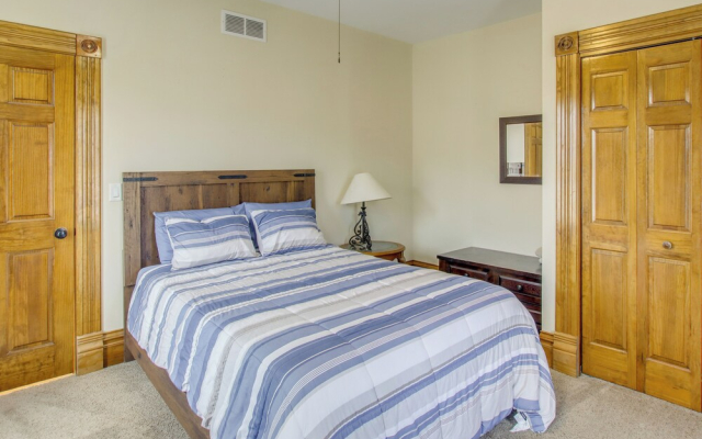 < 1 Mi to Downtown: Historic Dubuque Gem!