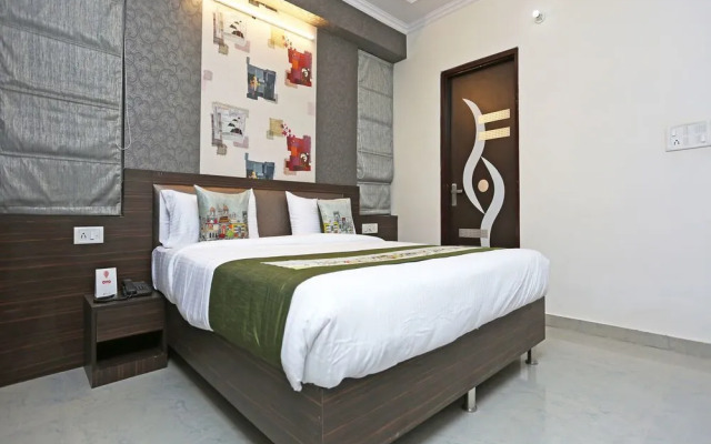 OYO 9596 Hotel Radha Nikunj Residency