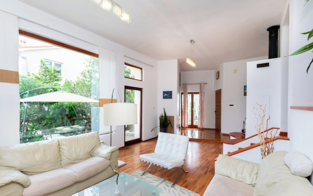 House Mirjana