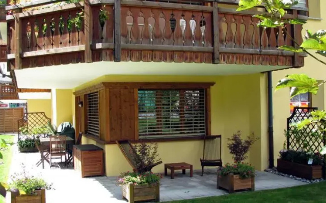 Haus Rätia, Klosters Platz