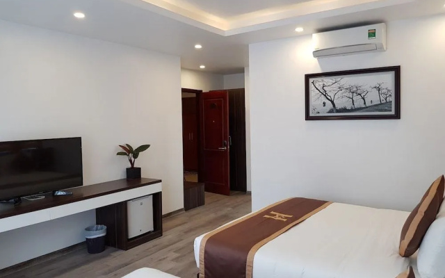 Helenhalong Hotel