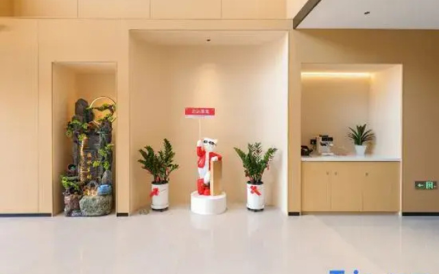 Qingmu Select Hotel (Nanjing Cuiping Crystal Plaza)