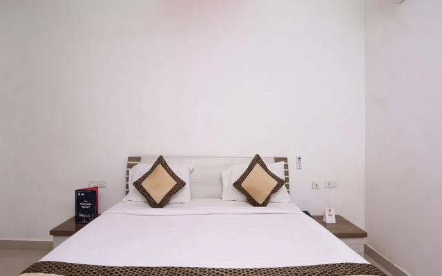 Capital O 10970 Hotel Krishna Palace