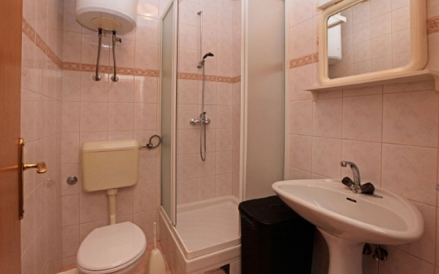 Apartment Mari - free parking: A2 Bol, Island Brac
