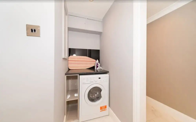 Newly Refurbished Flat Hyde Park London