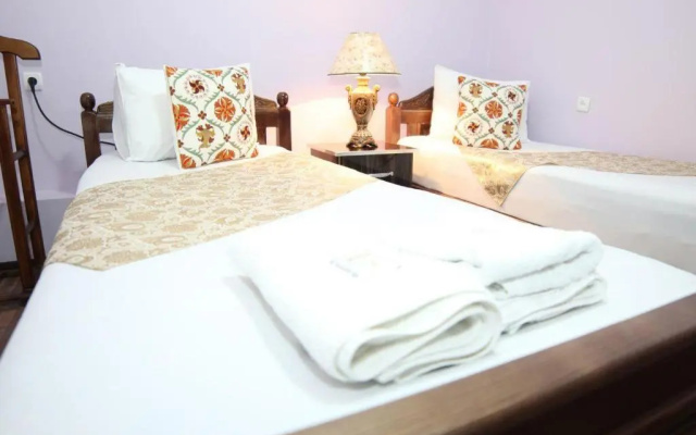 Al Mansur Hotel
