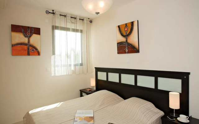 Spacious Marina Stay for Six