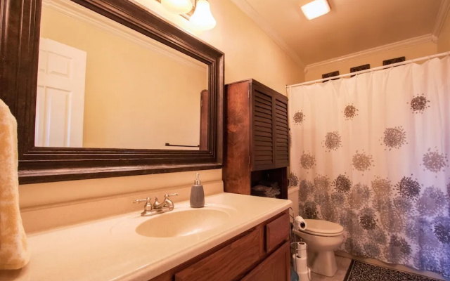 The Cozy Nest 2 Bedroom Condo
