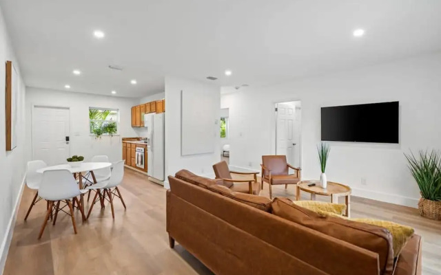 Spacious 2 BR Sailboat Bend