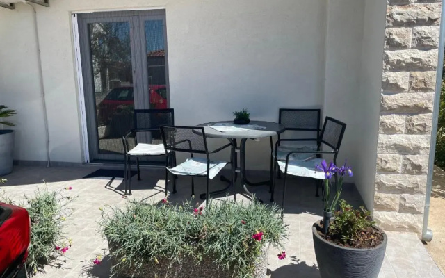 Apartment Maras